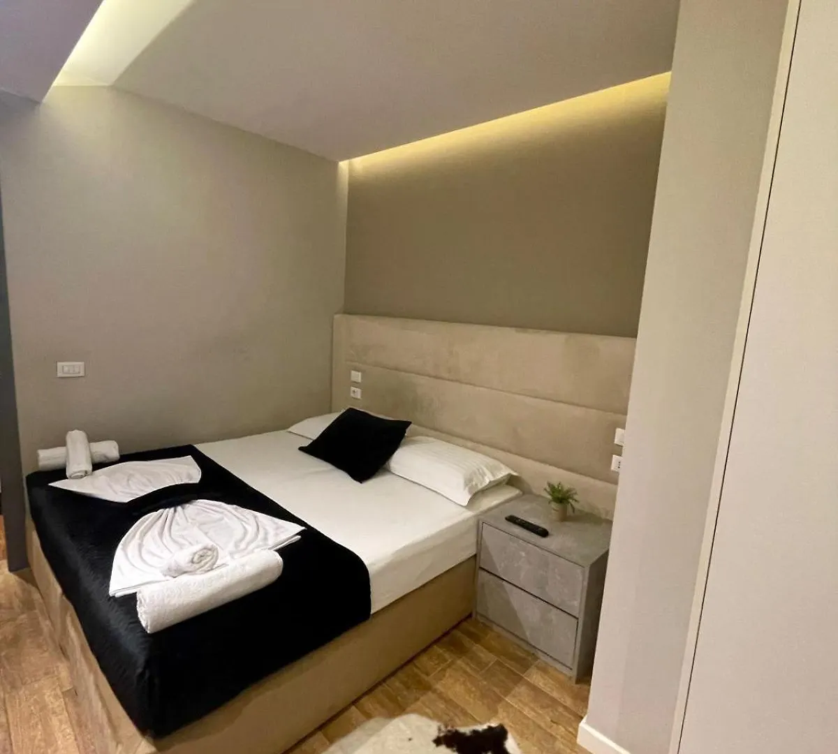 Premium City Studio & Suite Tirana 0*,  Albanien